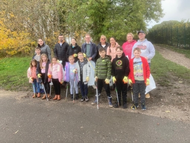 Jack Brereton MP joins local pupils for litter pick